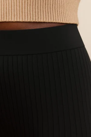 Stripe leggings CLOSEUP.