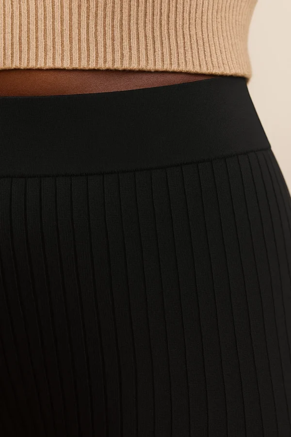 Stripe leggings CLOSEUP.
